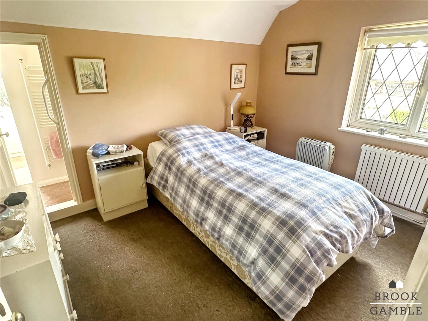 2 Bedroom House. Church Street in Eastbourne,  20